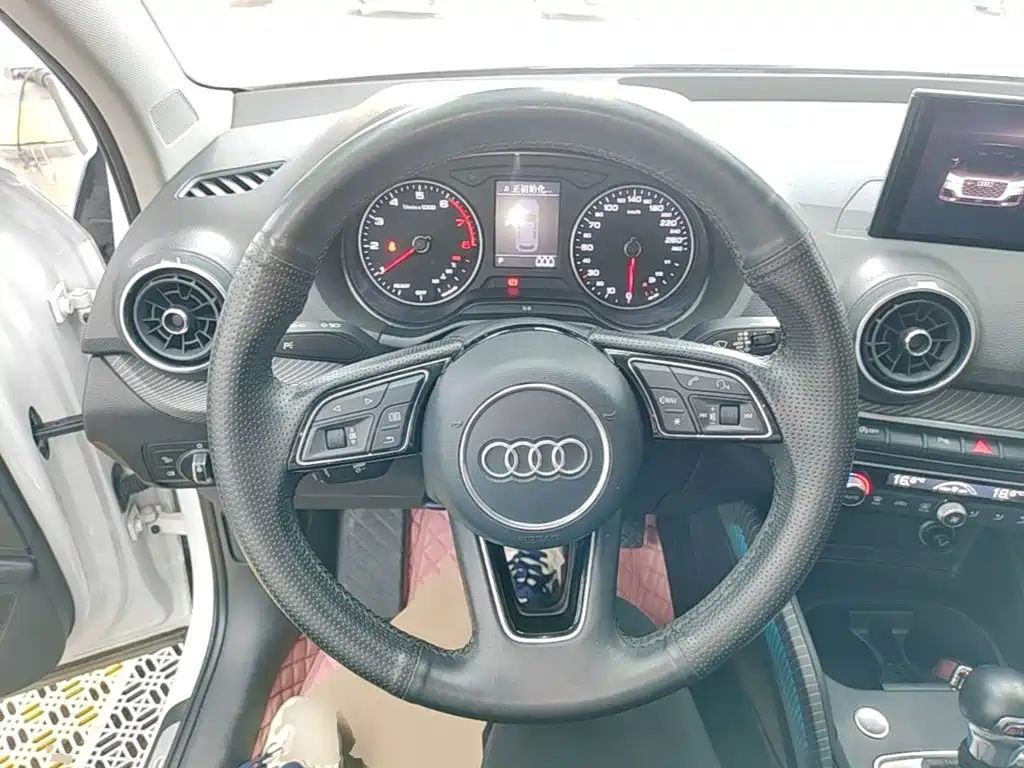 Audi Q2L 2021 — фото 11