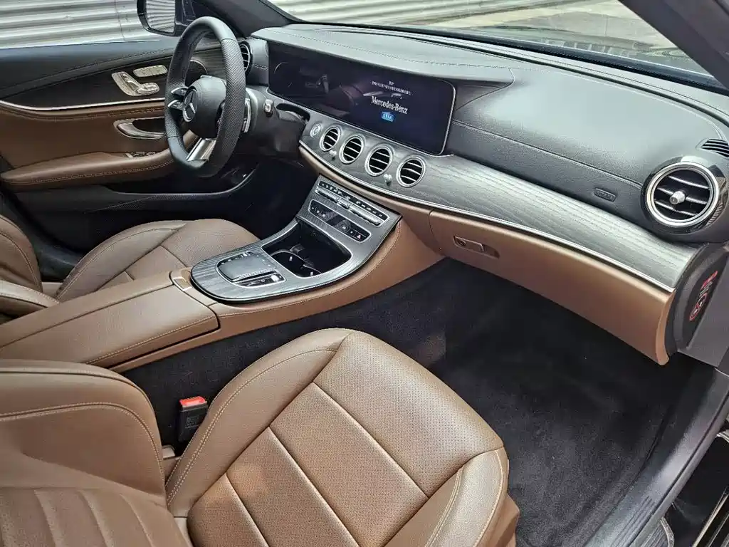 Mercedes-Benz E-Class 2023 — фото 6