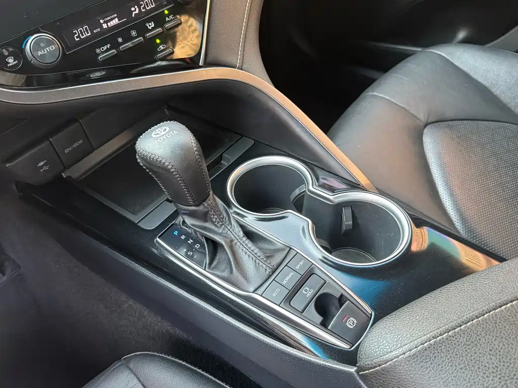 Toyota Camry 2020 — фото 13