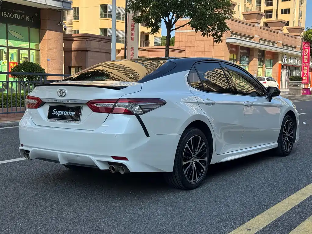 Toyota Camry 2020 — фото 19