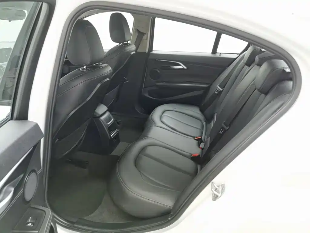 BMW 1 Series 2020 — фото 15