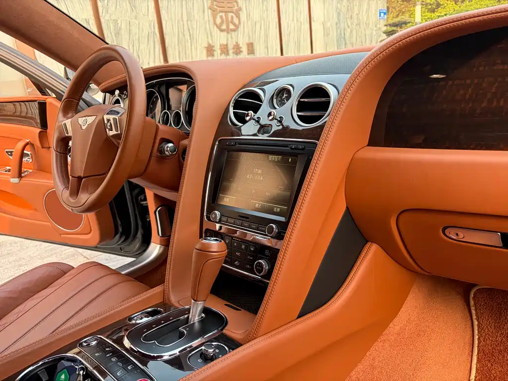 Bentley Flying Spur 2014 — фото 26