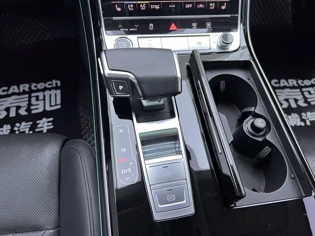 Audi A8 2021 — фото 19