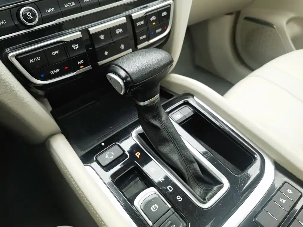 GAC Trumpchi GS8 2017 — фото 13