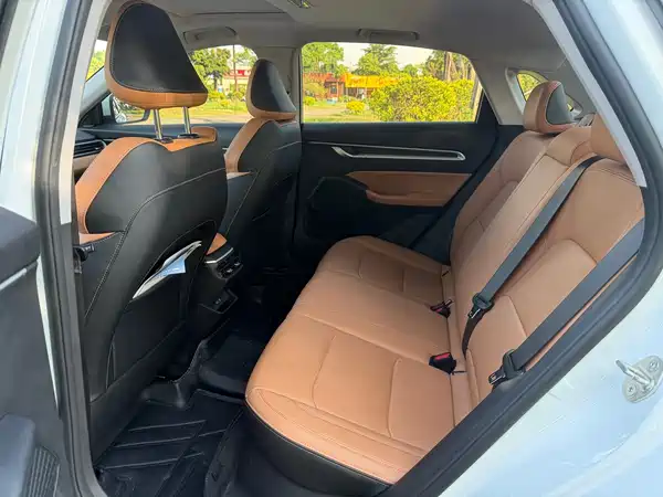 Geely Emgrand 2024