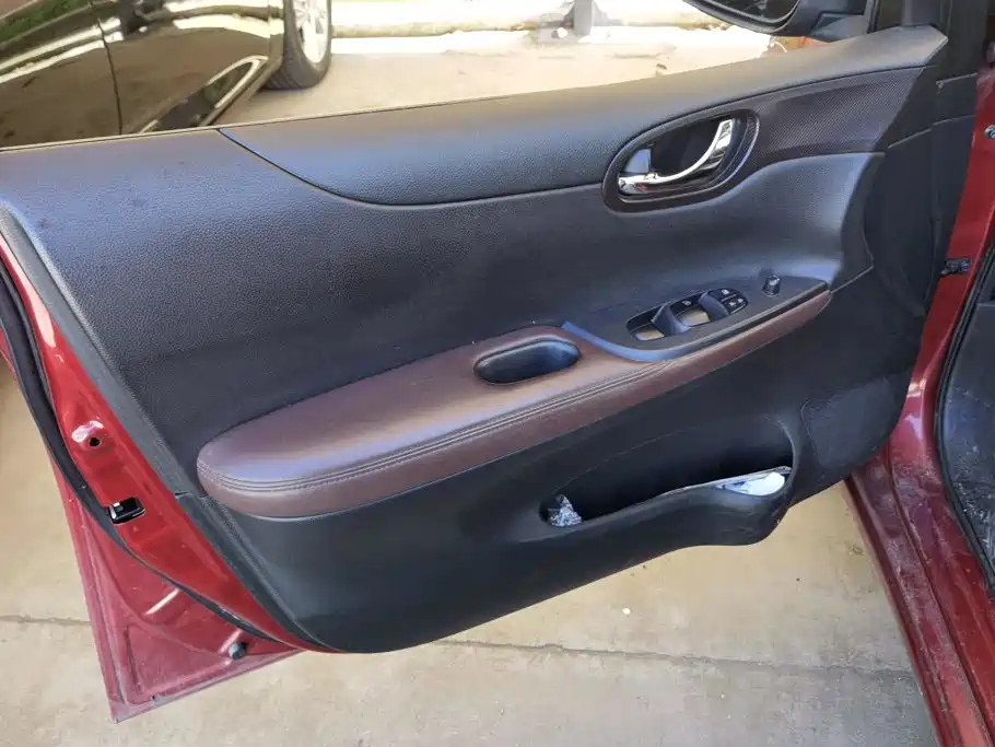 Nissan Tiida 2014