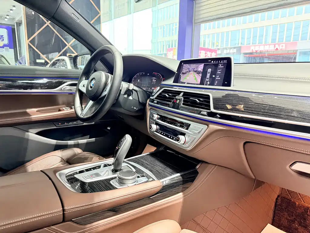 BMW 7 Series 2019 — фото 17