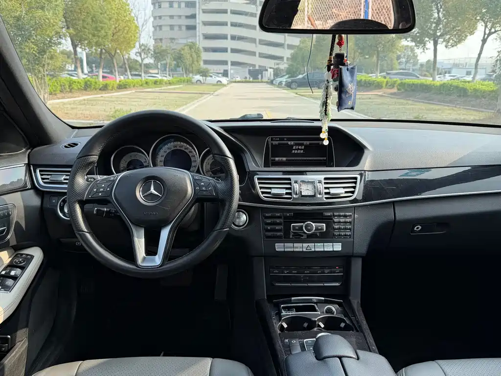 Mercedes-Benz E-Class 2014 — фото 12
