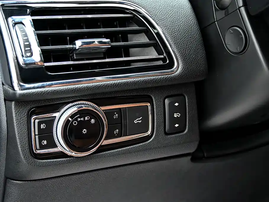 Lincoln Navigator 2020 — фото 24