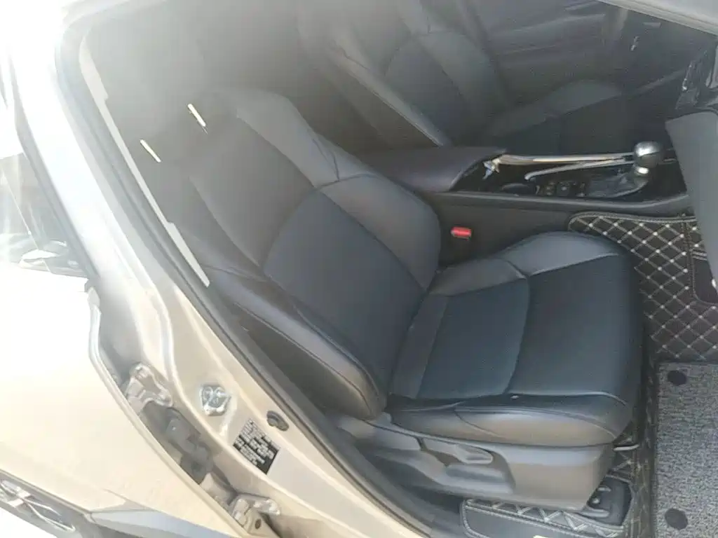 Toyota C-HR 2021 — фото 25