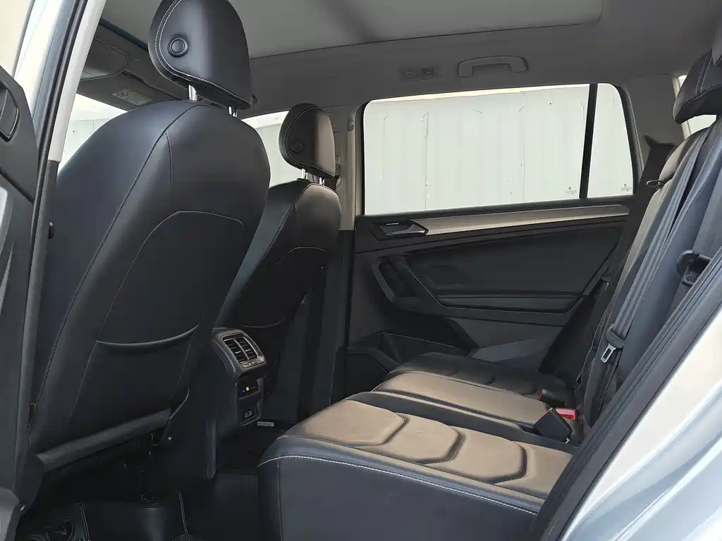 Volkswagen Tiguan L 2018 — фото 8