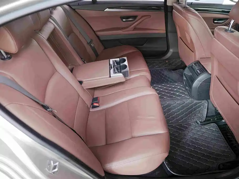 BMW 5 Series 2016 — фото 18