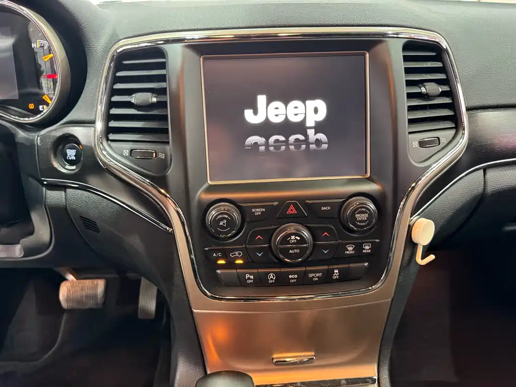 Jeep Grand Cherokee 2017 — фото 13