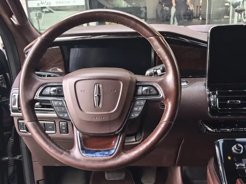 Lincoln Navigator 2022 — фото 10
