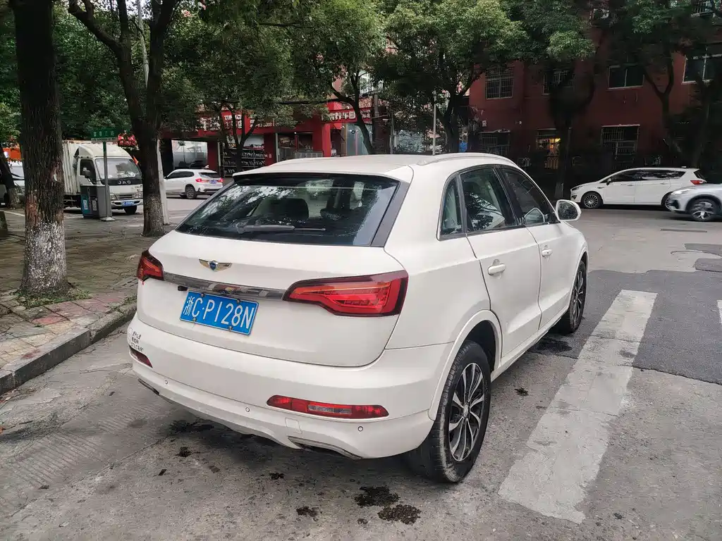 Zotye SR7 2016 — фото 9