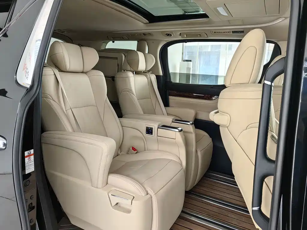 Toyota Alphard 2018 — фото 12