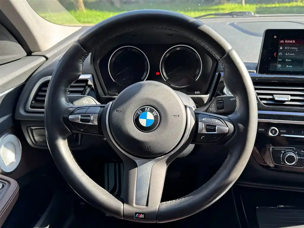 BMW 1 Series 2021 — фото 14