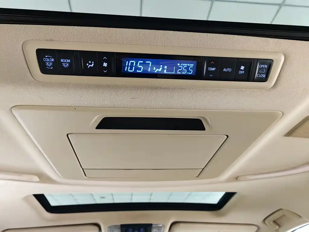 Toyota Alphard 2018 — фото 11
