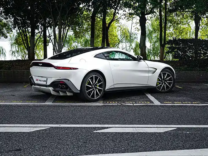 Aston Martin V8 Vantage 2021 — фото 7