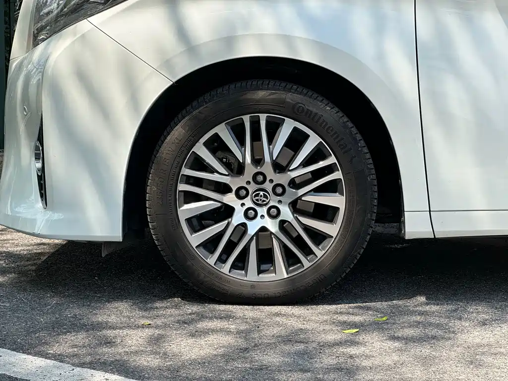 Toyota Alphard 2017 — фото 8