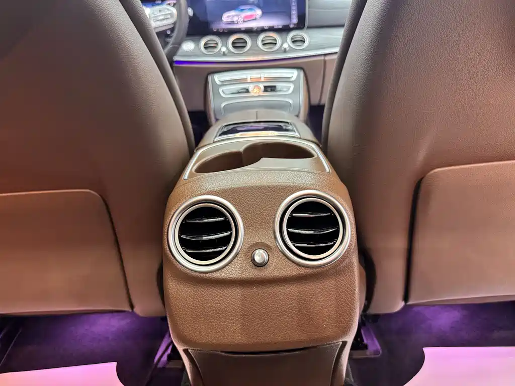 Mercedes-Benz E-Class 2019 — фото 19