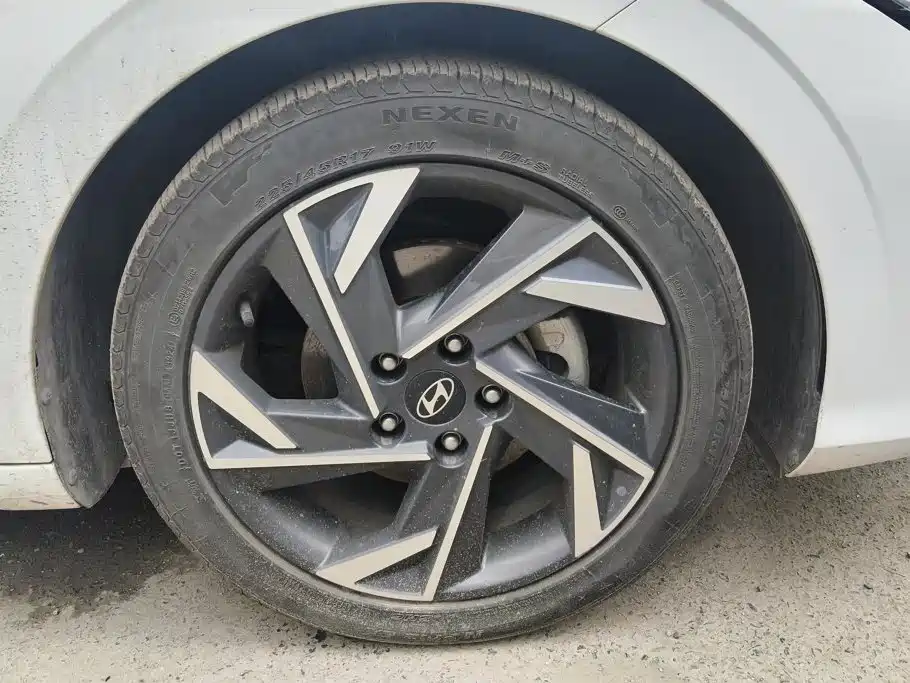 Hyundai Elantra 2025