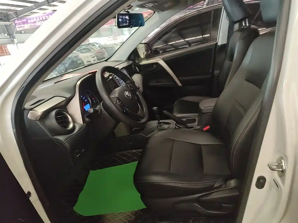 Toyota RAV4 2016 — фото 15