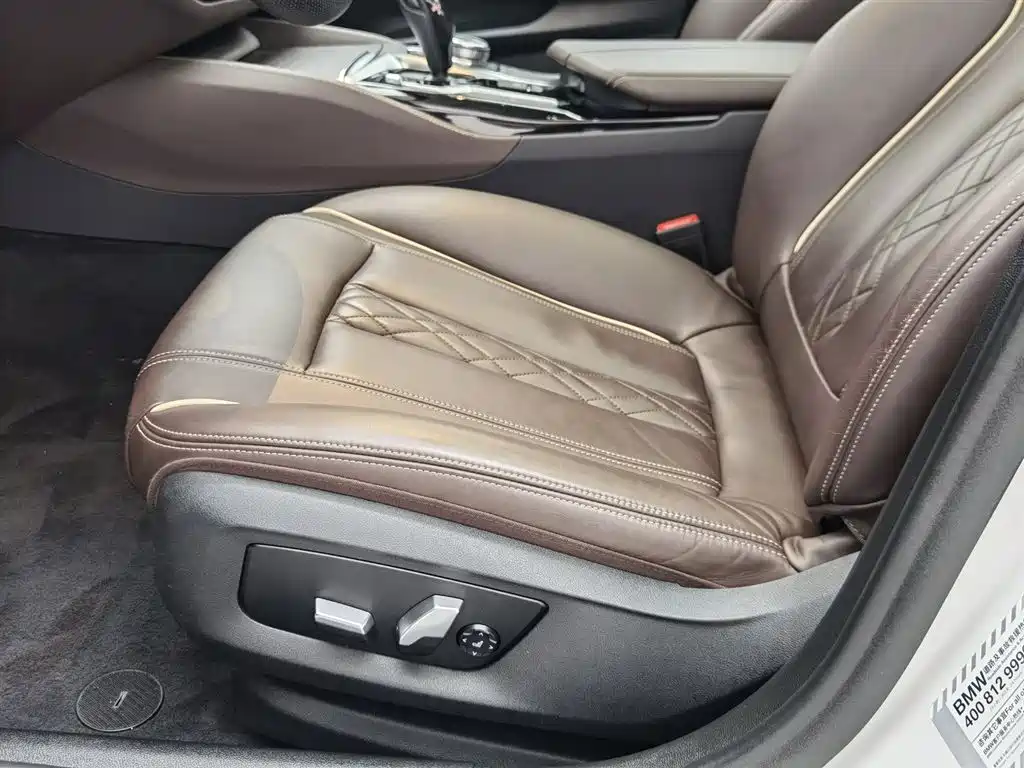 BMW 5 Series 2019 — фото 20
