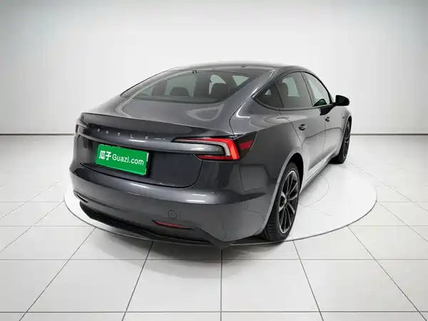 Tesla Model 3 2024