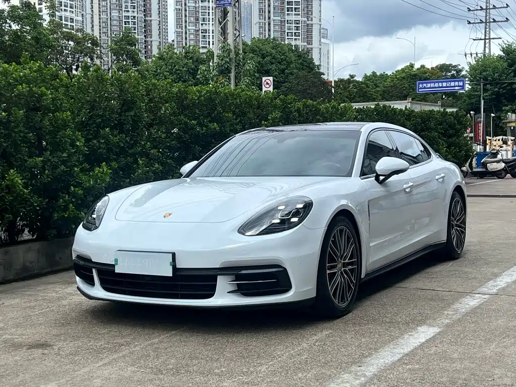 Porsche Panamera 2018 — фото 1