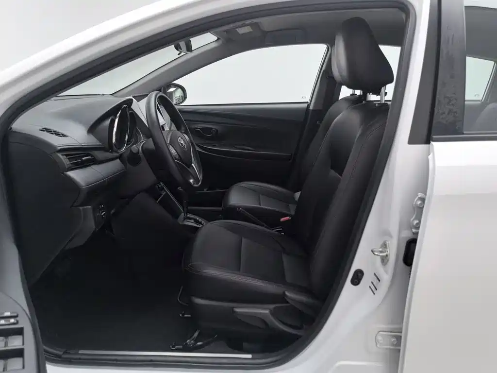 Toyota Yaris L 2019 — фото 10