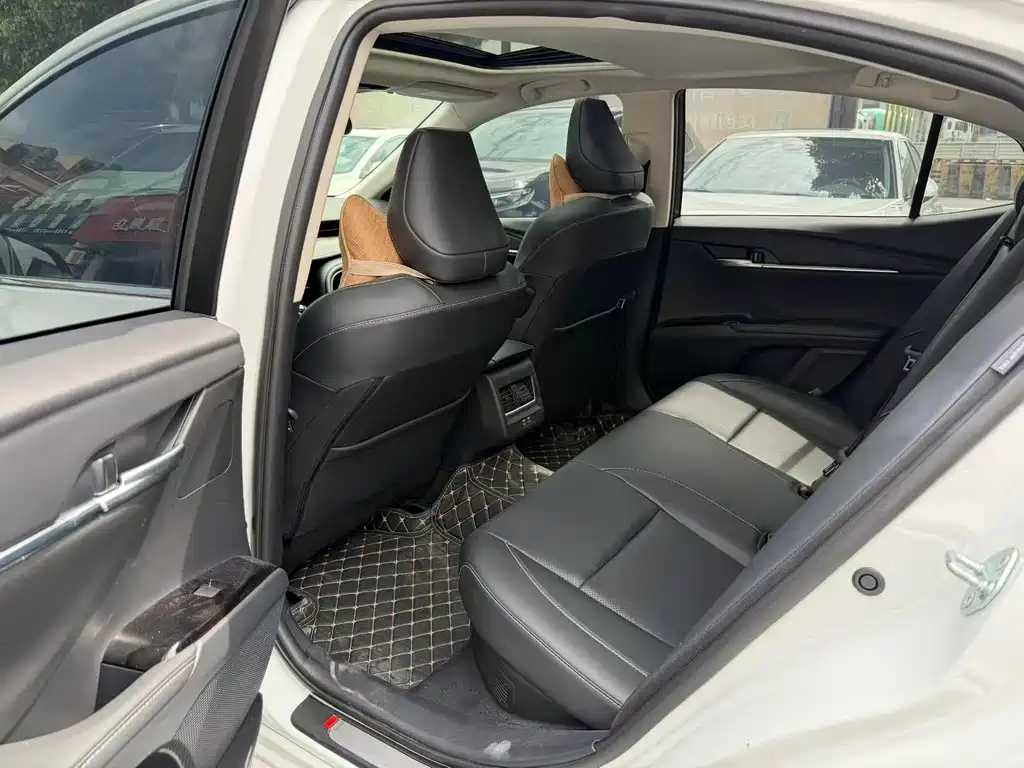 Toyota Camry 2025