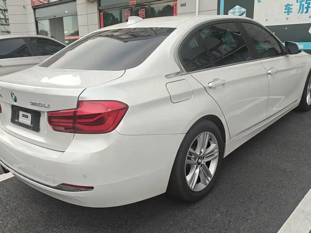 BMW 3 Series 2017 — фото 9