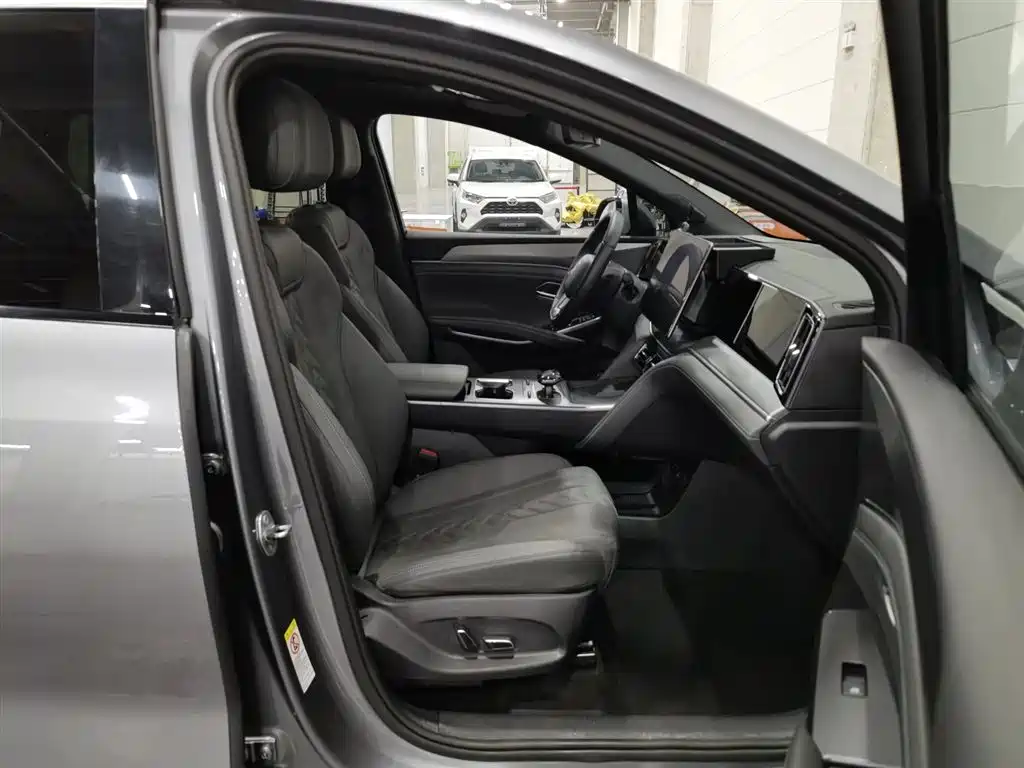 BYD L DM-i 2025 — фото 23