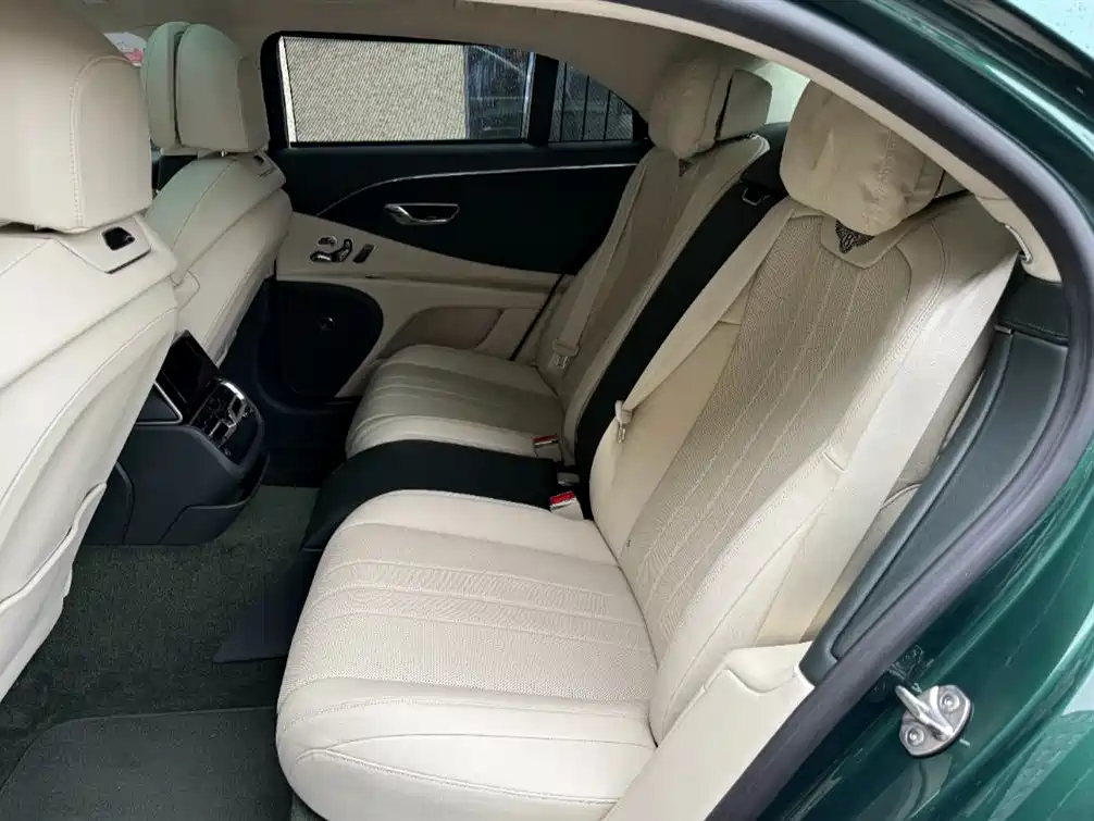 Bentley Flying Spur 2023 — фото 8