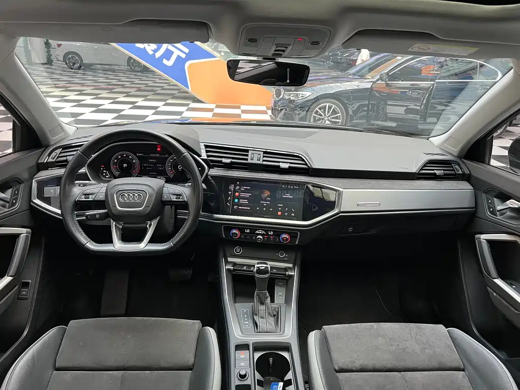 Audi Q3 2022 — фото 10