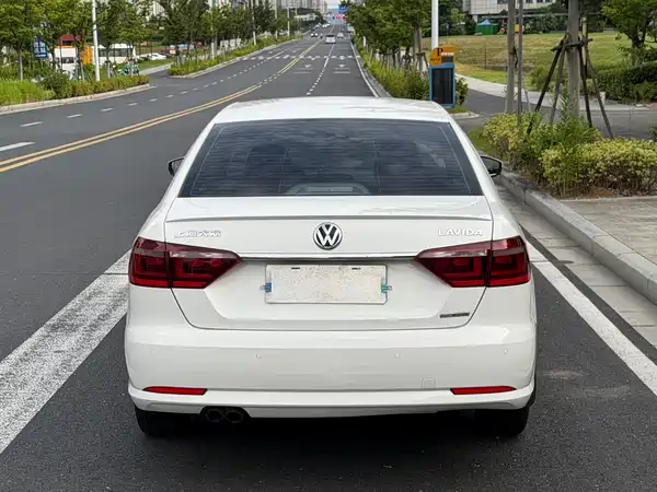 Volkswagen Lavida 2014