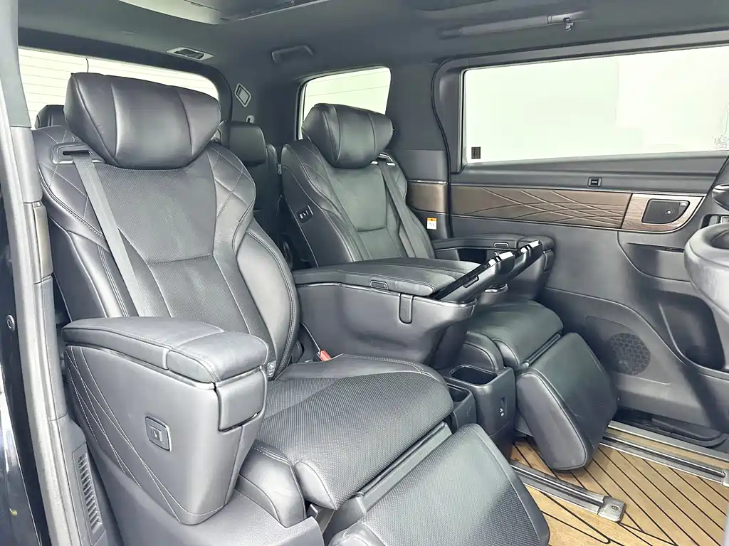 Toyota Alphard 2024 — фото 16