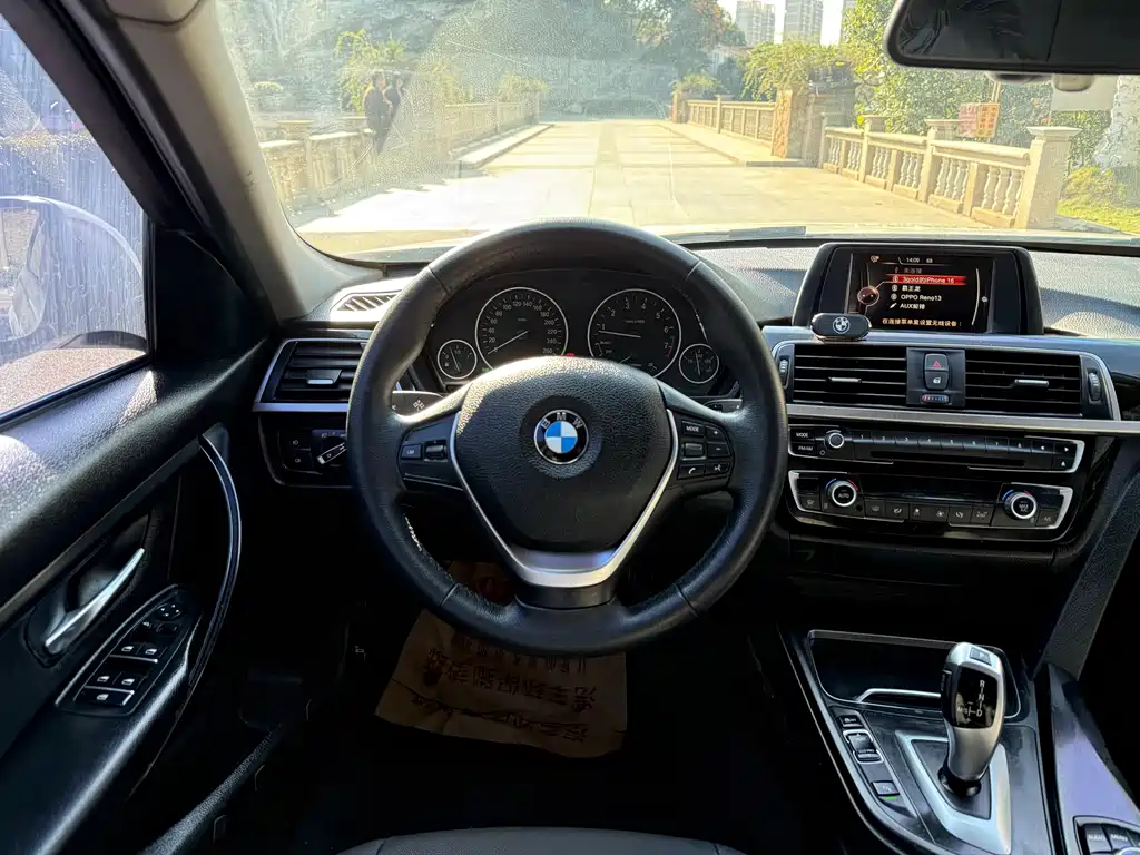 BMW 3 Series 2017 — фото 11