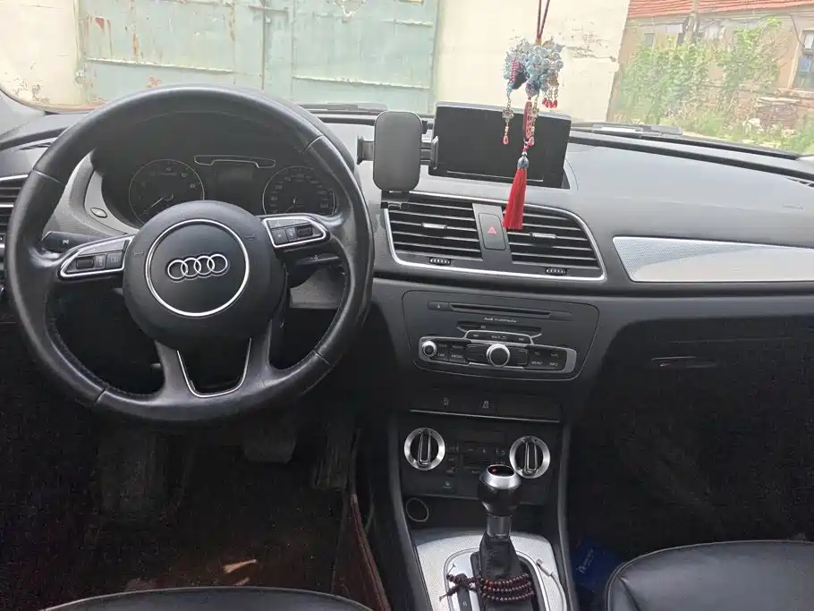 Audi Q3 2015 — фото 12