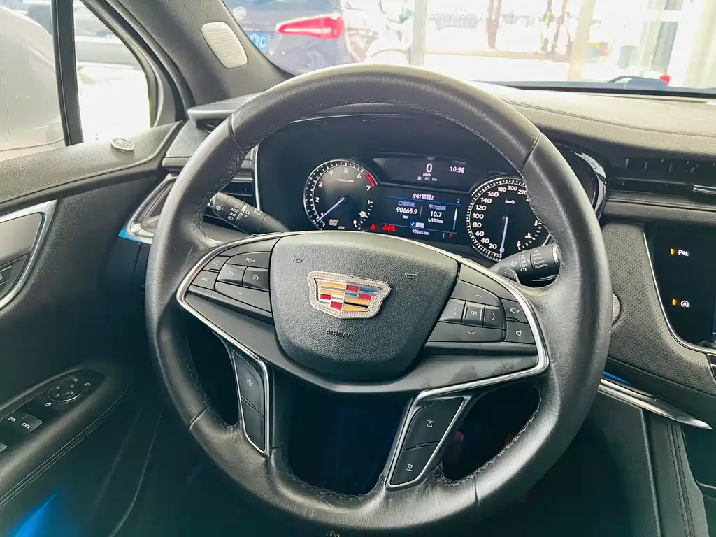 Cadillac XT5 2019 — фото 17