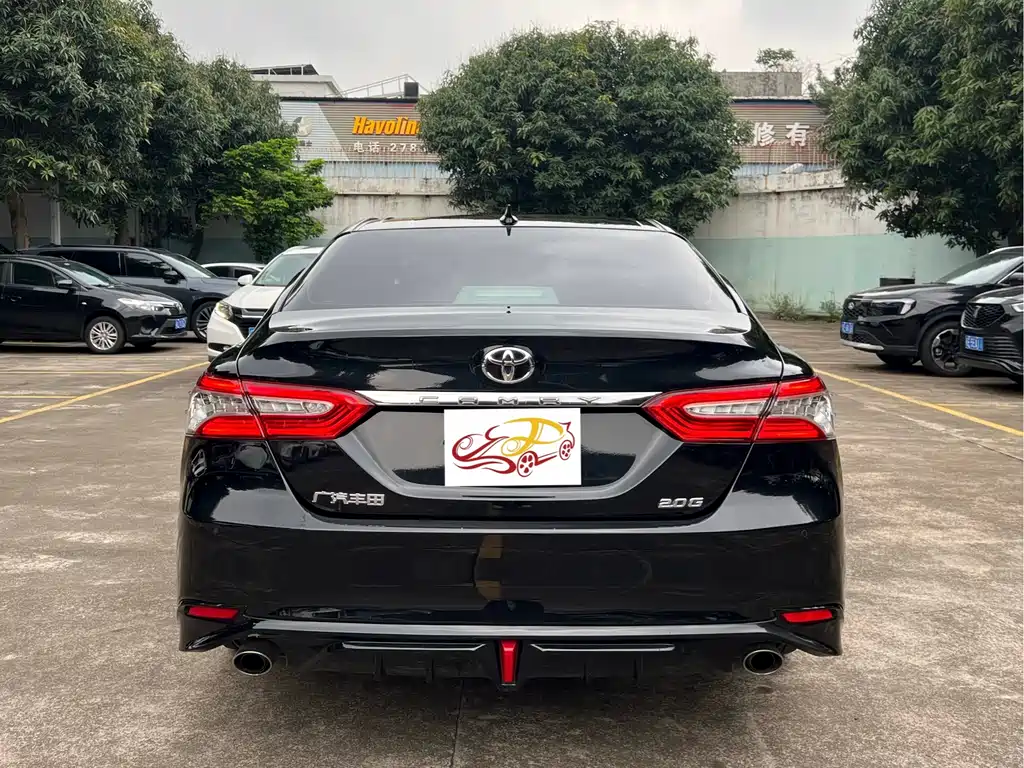 Toyota Camry 2022 — фото 8
