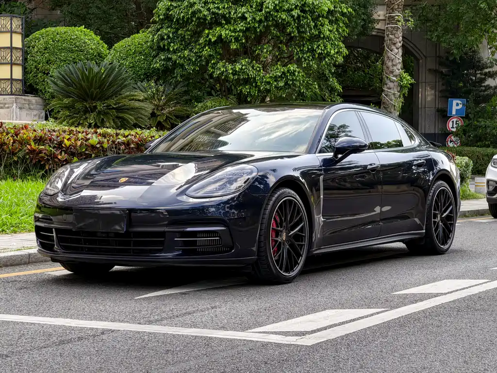 Porsche Panamera 2019 — фото 1