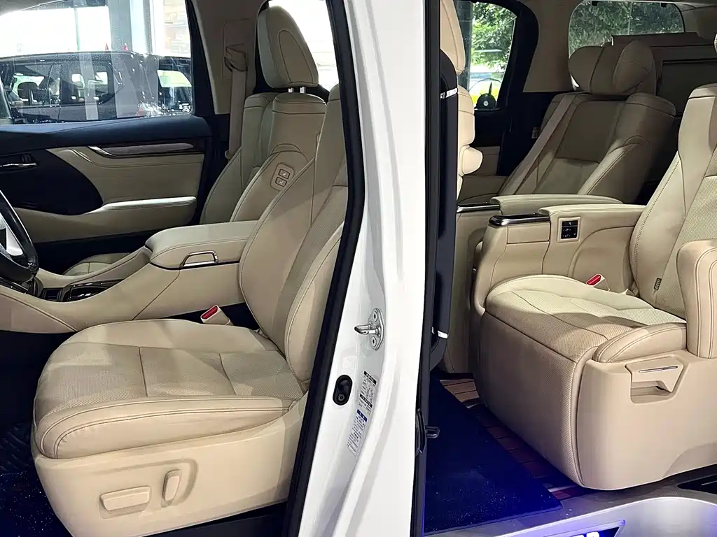 Toyota Alphard 2023 — фото 46