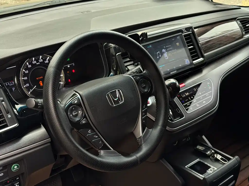 Honda Elysion 2017 — фото 25
