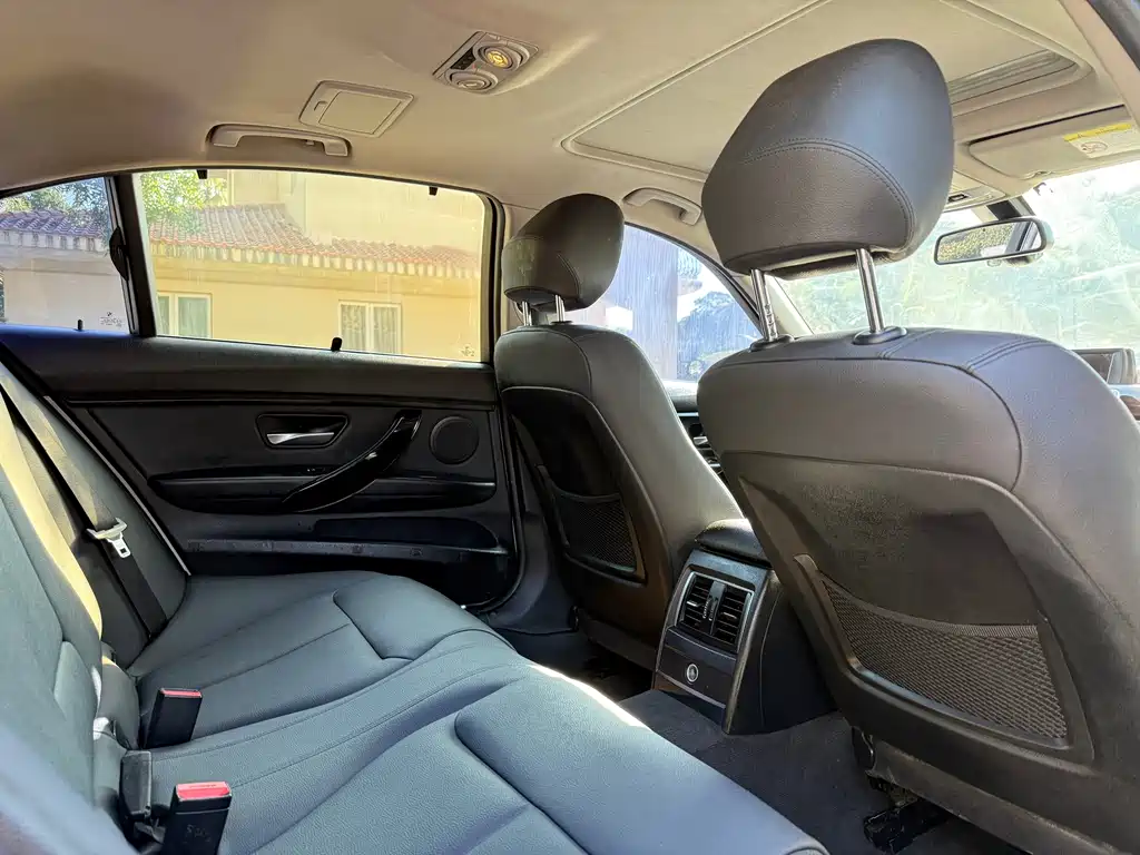 BMW 3 Series 2017 — фото 13