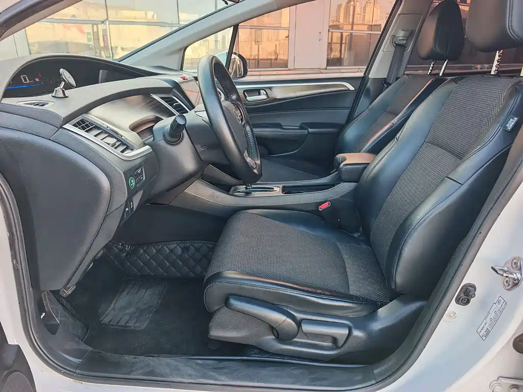 Honda Jade 2017 — фото 11