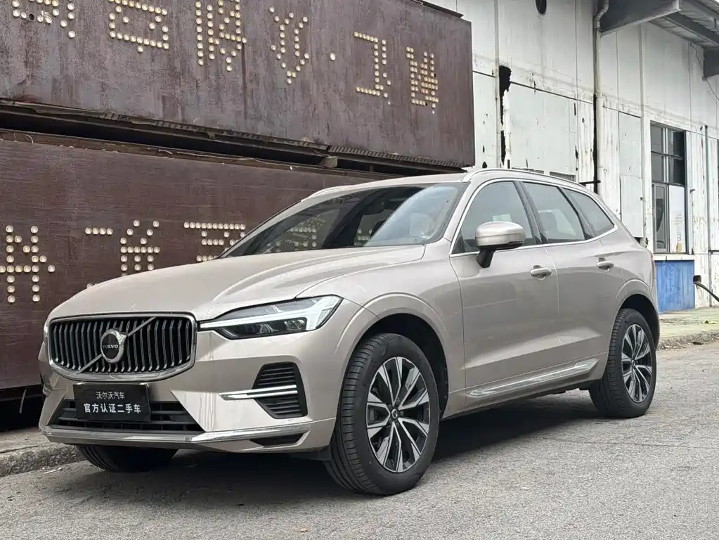 Volvo XC60 2025 — фото 1