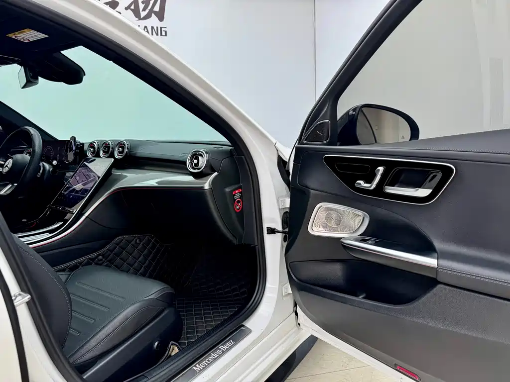 Mercedes-Benz C-Class 2023 — фото 13