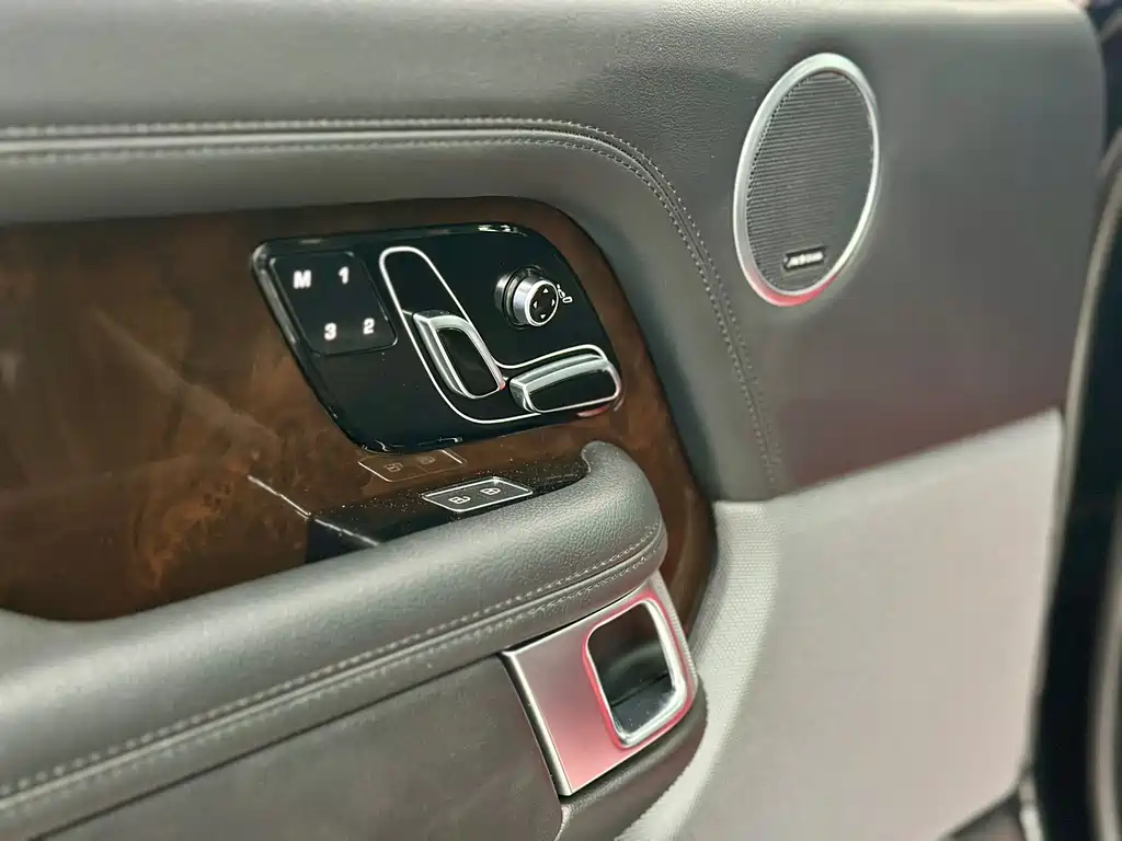 Land Rover Range Rover 2021 — фото 13